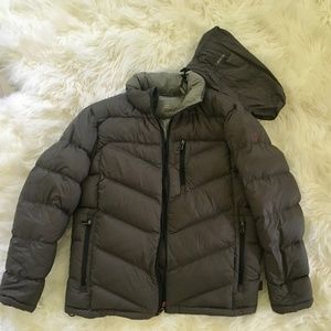Packable down jacket